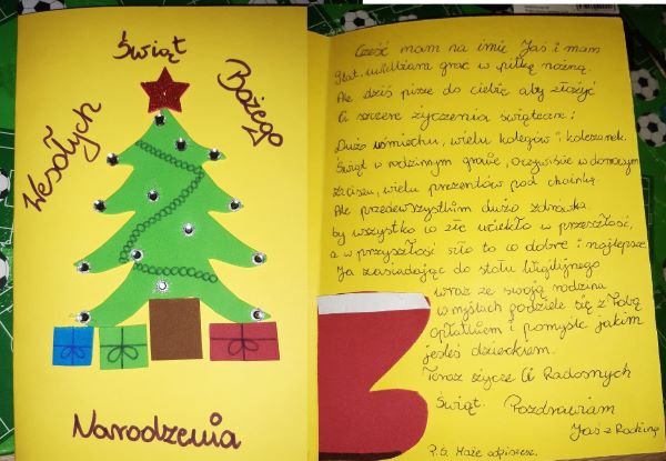 kartka świąteczna z życzeniami pisanymi ręcznie i namalowaną choinką